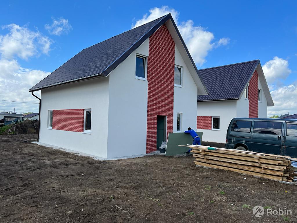 Новый двухэтажный жилой дом в коттеджном поселке Новая Константиновка.